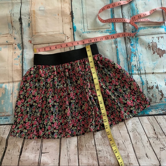 Floral mini skirt - Picture 4 of 4